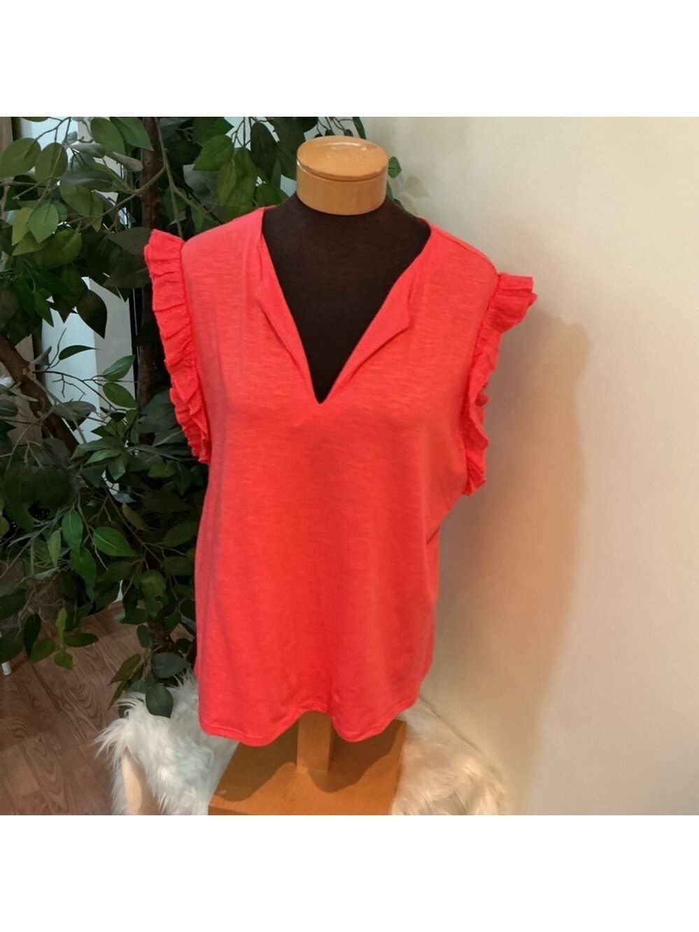 Notations Woman eyelet ruffle trim v neck blouse Woman's size 1X